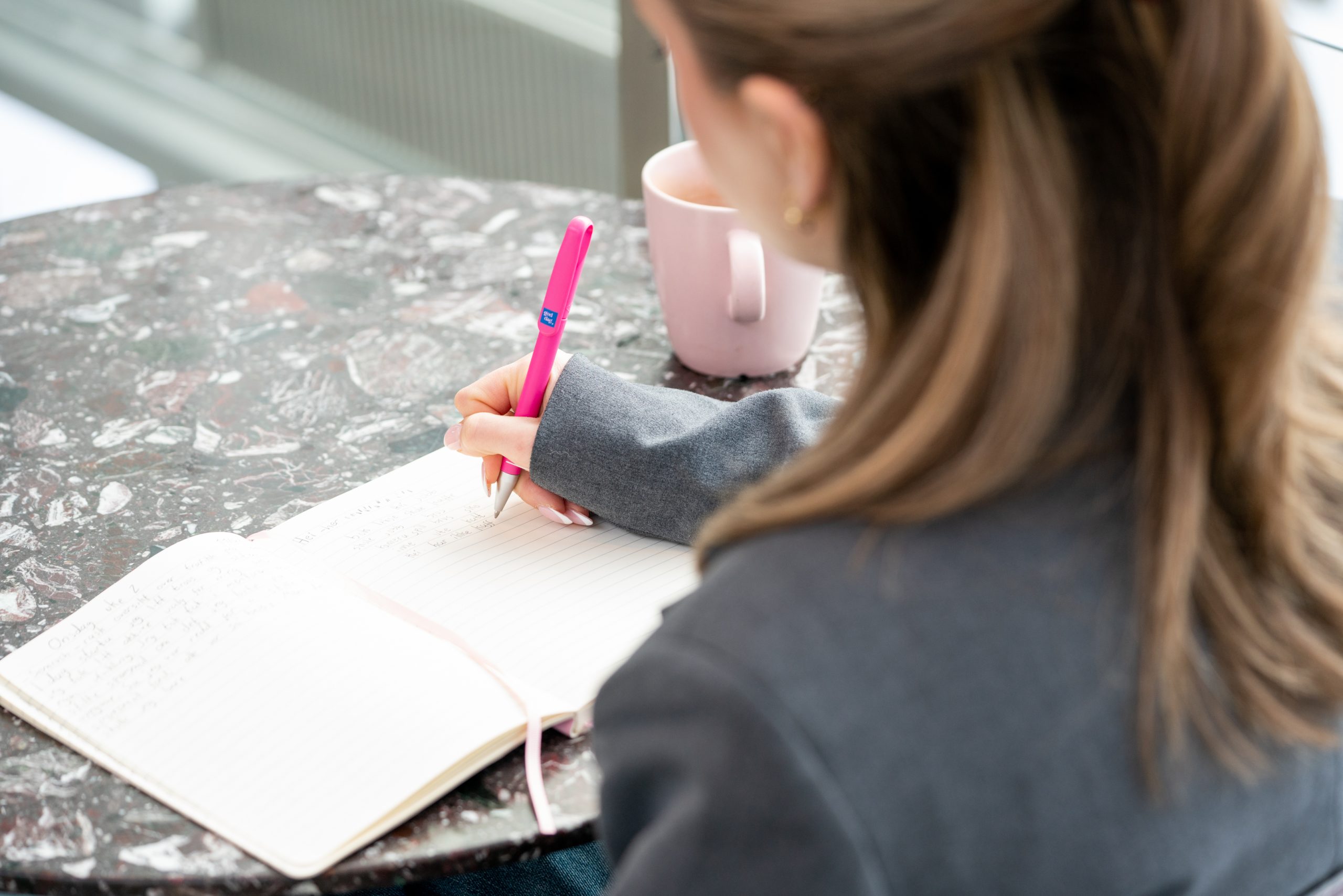 Ida Uslu studerer ved Høyskolen Kristiania og er praktikant hos God dag.