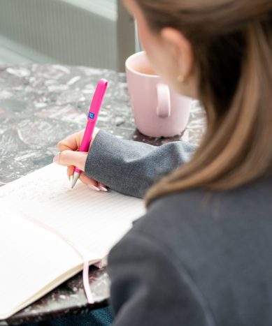 Ida Uslu studerer ved Høyskolen Kristiania og er praktikant hos God dag.